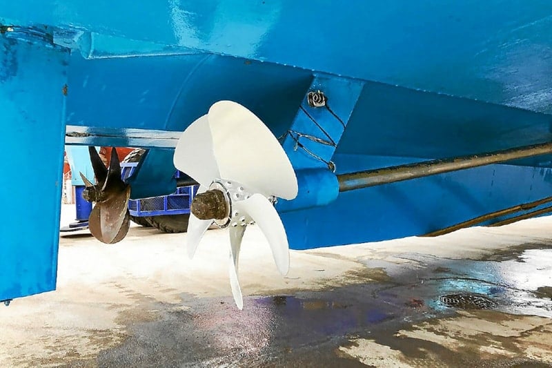passenger boat propeller without guard - ethical whale watching