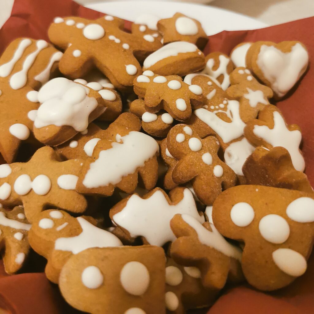 Top 5 Icelandic Christmas Foods you'll love and 1 that will gross you